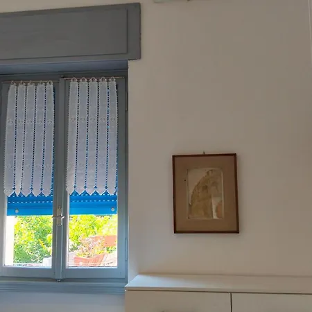לינה וארוחת בוקר Mavipagi 2 *